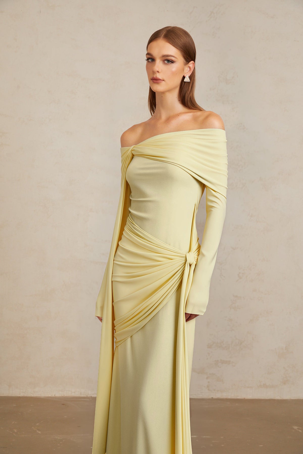 Vestido largo con hombros descubiertos LUMARIA™