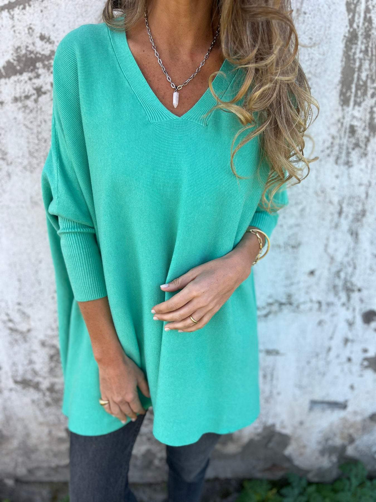 Lunora™ Breeze Knit: el suéter de cuello en V que te hará sentir cómodo