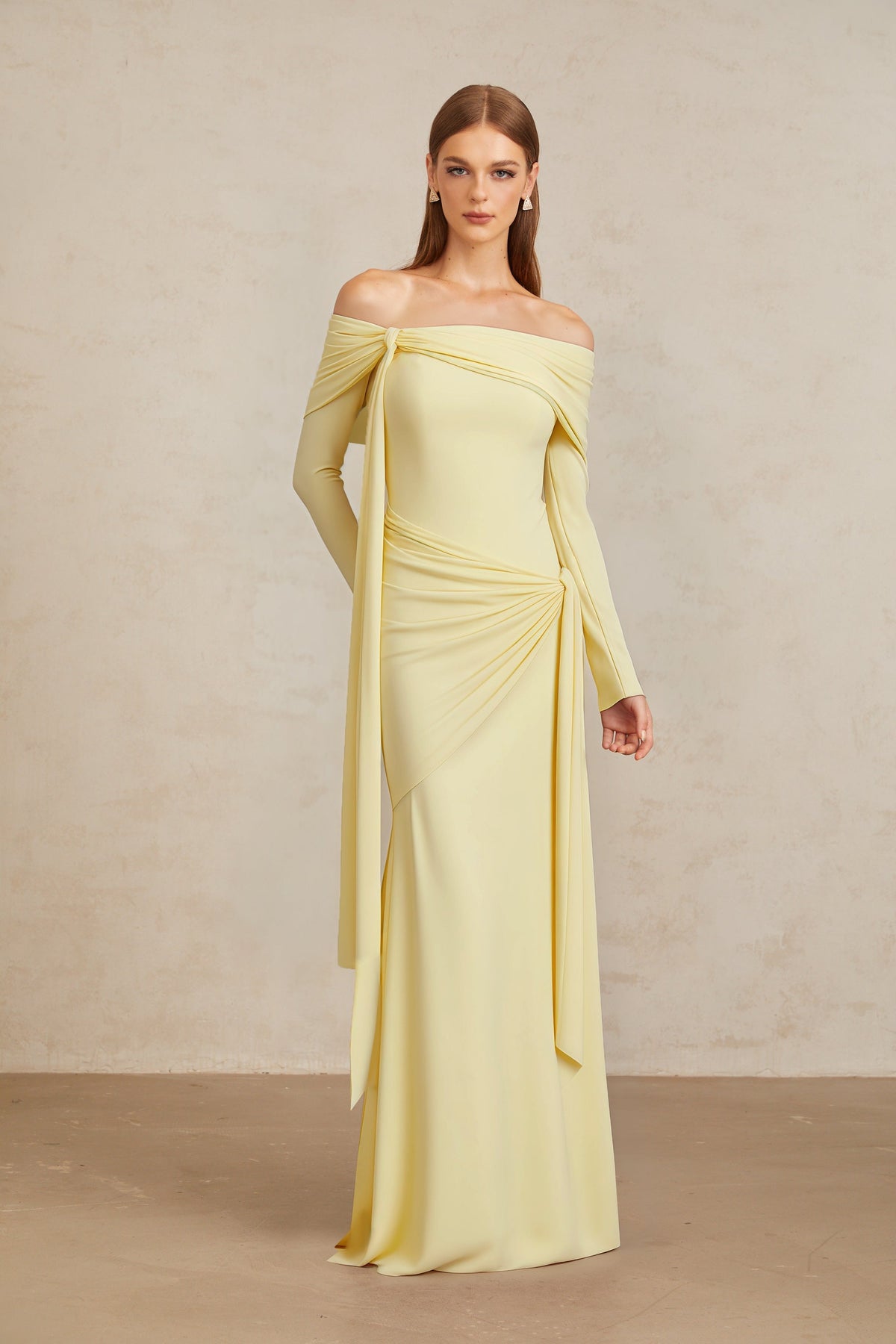 Vestido largo con hombros descubiertos LUMARIA™