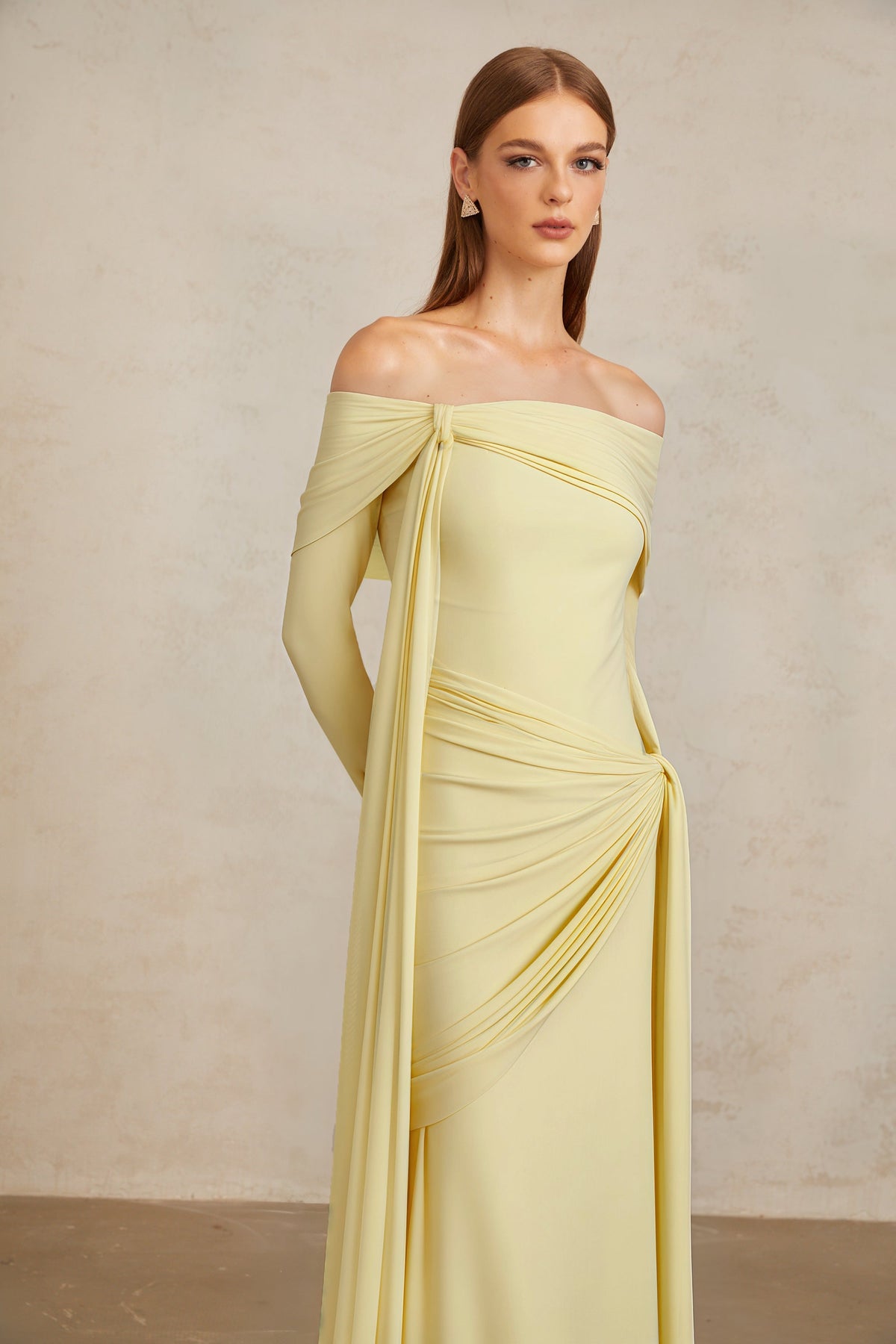 Vestido largo con hombros descubiertos LUMARIA™