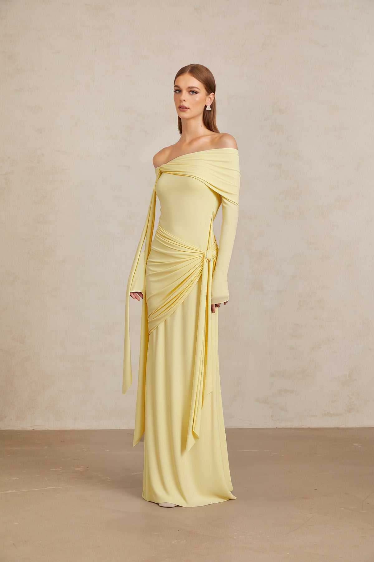 Vestido largo con hombros descubiertos LUMARIA™