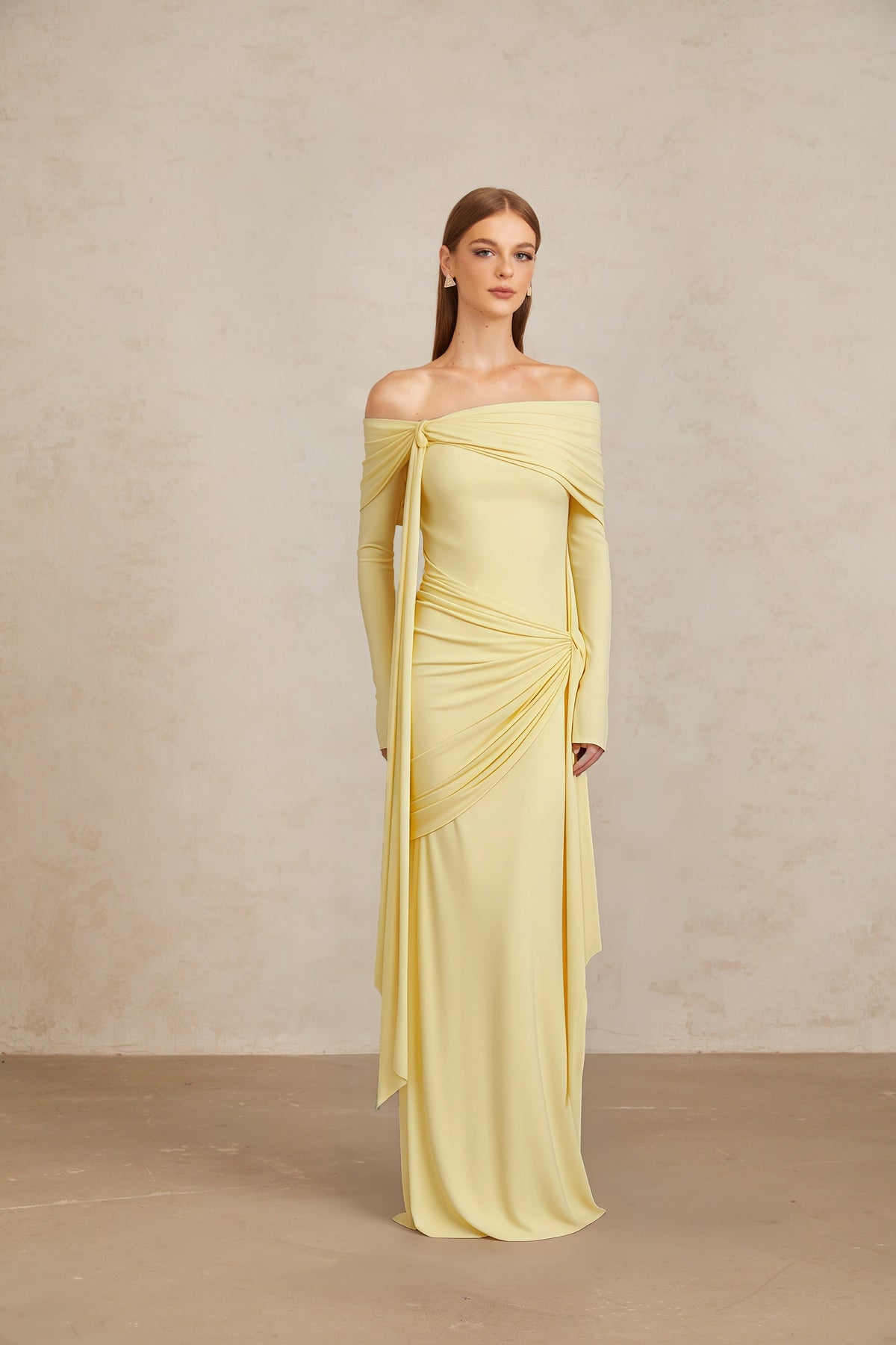 Vestido largo con hombros descubiertos LUMARIA™