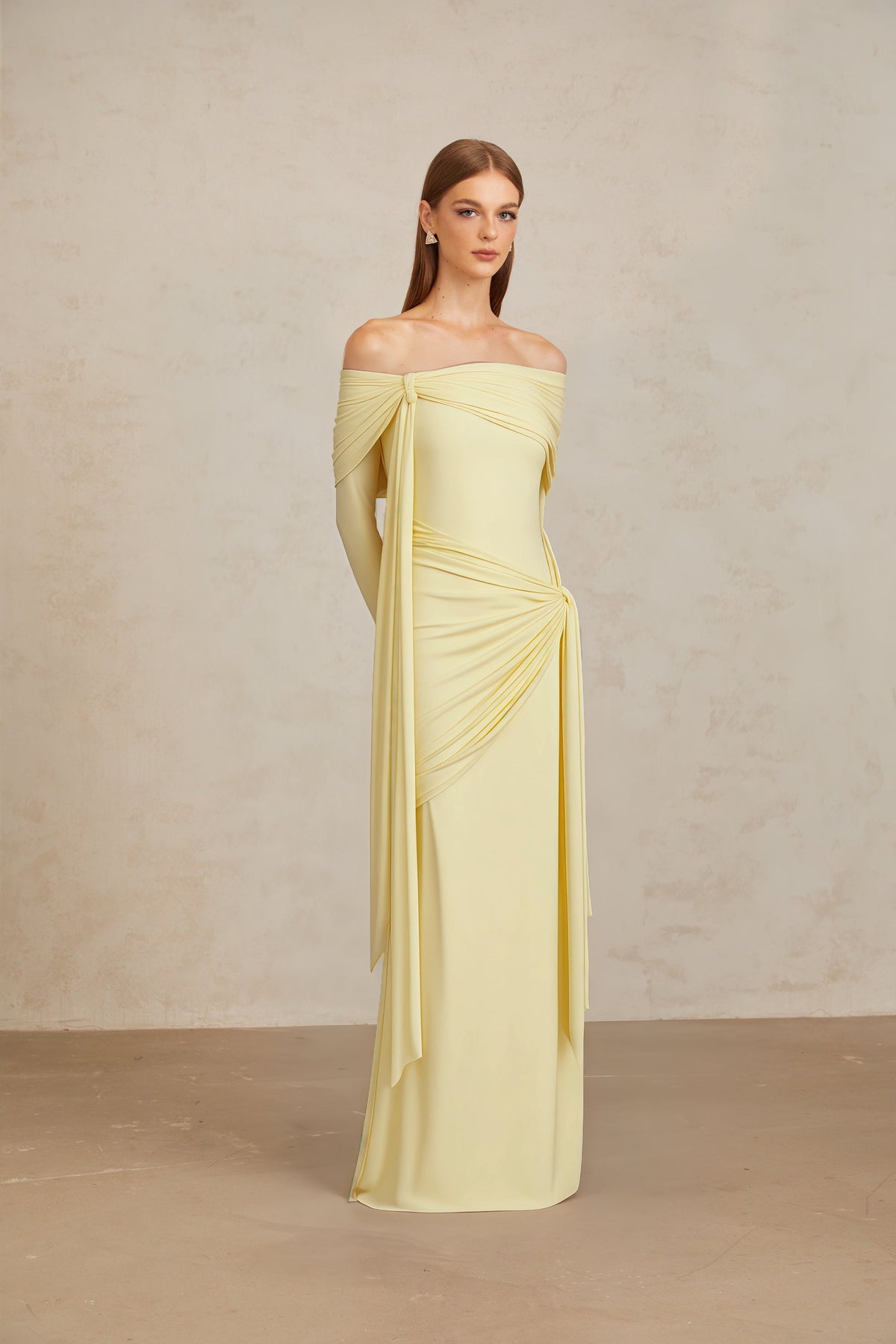 Vestido largo con hombros descubiertos LUMARIA™