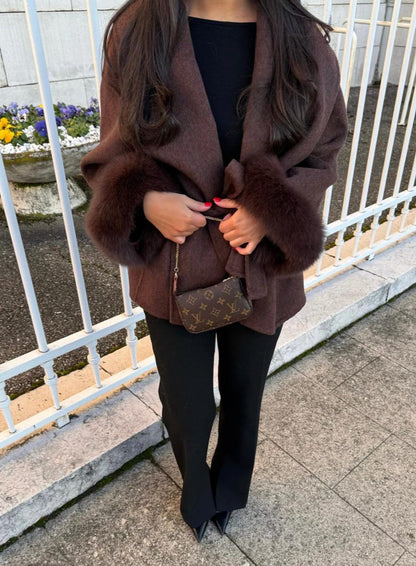 Velmora™ Cappotto Elegante con Polsini in Eco-Pelliccia Rimovibili